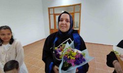 3 çocuk annesi kadın üniversiteyi okul birincisi olarak bitirdi
