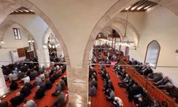 583 yıllık Ulu Cami'de cuma namazı