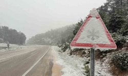 Afyonkarahisar'da kar ulaşımı aksattı