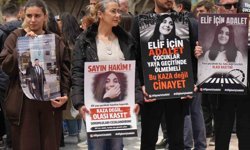 Anne ve babalar, hayatını kaybeden çocukları için Ulus Meydanı'nda bir araya geldi