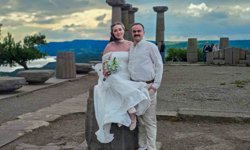 Antik kent, düğün fotoğrafı çektirmek isteyen çifte doğal fotoğraf stüdyosu oldu