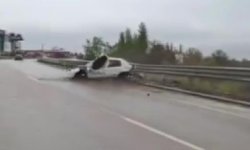 Araçları yavaşlatmak isterken feci kazayı saniye saniye görüntüledi