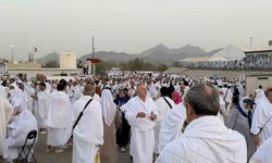 Arafat'ta Türklerin olduğu bölgeden Cebel'i Rahme'ye geçişler kapatıldı