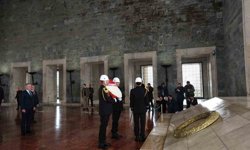 Bakan Bak'tan Anıtkabir'e ziyaret