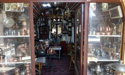 Bakır su takımı 350 bin çekiç darbesiyle hazırlanıyor