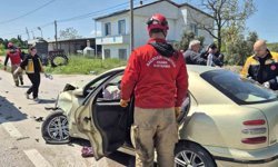 Balıkesir'de otomobiller çarpıştı: 3'ü ağır 6 yaralı