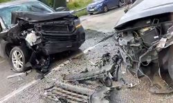 Burdur'da 3 otomobil çarpıştı: 5 yaralı