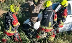 Burhaniye'de şarampole düşen otomobilin sürücü yaralandı