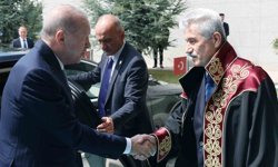 Cumhurbaşkanı Erdoğan: 'Anayasayı darbecilerin veya seçkinlerin belirleyip topluma dayattıkları bir çerçeve olmaktan çıkarıp toplumun kendisinin belirleyip devlete deklare ettiği bir metne dönüştürmek zorundayız'