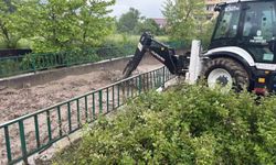 Debisi artan dere taştı, köy halkı tedirgin oldu