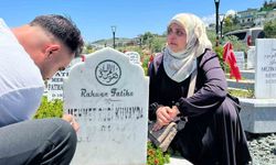 Deprem mezarlığında buruk arefe