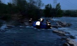 Dicle Nehri'nde mahsur kalan genç kurtarıldı