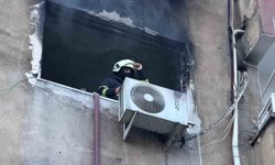 Diyarbakır'da ev yangını: İtfaiye eri yaralandı, 2 kişi dumandan etkilendi