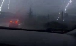 Elazığ'da yıldırımın düşme anı kamerada