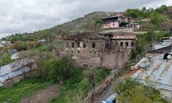 Elazığ'ın 5 asırlık mirası Nihat Bey Konağı bahar renklerine büründü