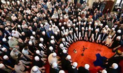 Emirsultan'da Erguvan Bayramı coşkusu