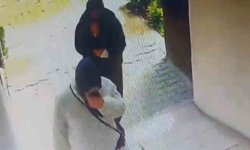 Evlerden hırsızlık yapan iki kadın kıskıvrak yakalandı