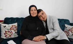 Görme engelli oğlunun eğitimi için Braille alfabesini öğrendi