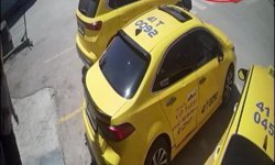 Görme engelli yayanın zor anları kamerada