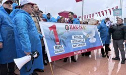 HAK-İŞ üyeleri Kazancı Yokuşu'na karanfil ve Taksim'e çelenk bıraktı