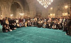 Her hafta cami ziyaretleriyle 100'üncü camide yatsı namazı kıldılar