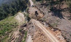Heyelan nedeniyle kapanan Sülüklü Göl yolu ulaşıma açıldı