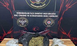İzmir'de motosikletle uyuşturucu sevkiyatı yapan 3 şüpheli kovalamaca sonucu yakalandı