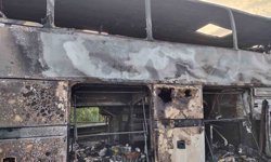 İzmir'den İstanbul'a geziye gelen tur otobüsü alev alev yandı