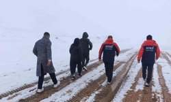 Kar sebebiyle mahsur kalan vatandaşlar ekipleri seferber etti