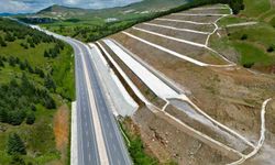 Kara yolu kenarında korkutan manzara