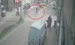 Kararsız bisikletli kazayı getirdi...Ne tarafa gideceğini şaşırınca motosikletliyle çarpıştı