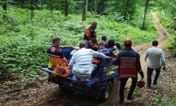 Kayalıklara sıkışan motosikletliye patpatlı kurtarma operasyonu