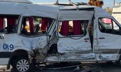 Kocaeli'de tır ile çarpışan servis aracındaki 8 yaralıdan 1'i hayatını kaybetti