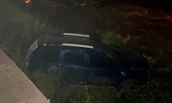 Kontrolden çıkan araç dereye uçtu, kaza sonrası sürücü kaçtı