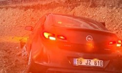 Kontrolden çıkan otomobil inşaata uçtu: 2 yaralı