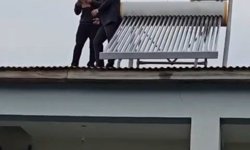Köy ziyaretinde dikkat çeken anlar: Çatıda başlayan sohbet üyelikle sonuçlandı