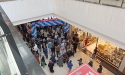 Mağaza açılışında izdiham yaşandı