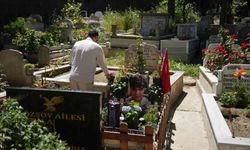 Mattia Ahmet Minguzzi'nin ailesi, bayramın ilk günü çocuklarının mezarını ziyaret etti