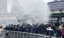 Mecidiyeköy'de tüm uyarılara rağmen dağılmayan gruba TOMA'yla müdahale