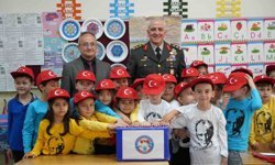 Mehmetçiklerin mektupları Samsunlu öğrencilerle buluştu