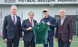 Mesut Özil Esenler'de sahaya indi