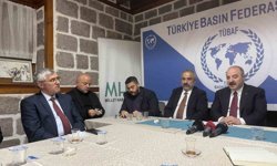 Mustafa Varank: 'Şu anda partinin bütün dizaynını Özgür Özel'e göre yapıyorlar'