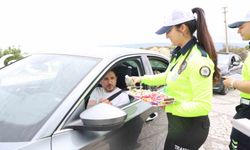 Nevşehir'de polis ekiplerinden tatlı uygulama