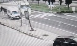 Nevşehir'de tırın öğrenci servisleriyle tehlikeli manevrası kamerada