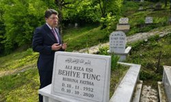 Önce annesinin mezarını ziyaret etti sonra şehit anneleri ile buluştu