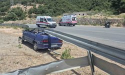 Otomobil çelik bariyerin altına girdi, sürücü kazayı hafif yaralı atlattı