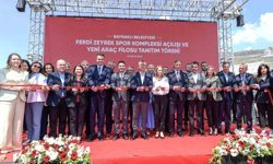 Özgür Özel, İzmir'de Ferdi Zeyrek Spor Kompleksi'nin açılışına katıldı