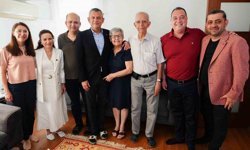 Özgür Özel'den Anneler Günü'nde duygu dolu ziyaret