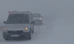 Palandöken Geçidi'nde 3 saat mahsur kaldılar