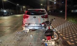 Park halindeki cipe çarpan motosiklet sürücüsü hayatını kaybetti
